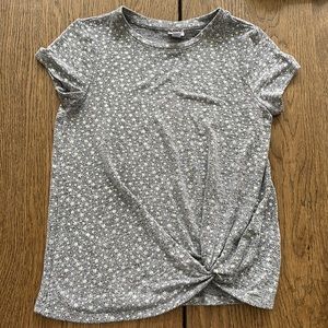 Cute gray t shirt with silver stars, with a nice scrunched detail at the bottom